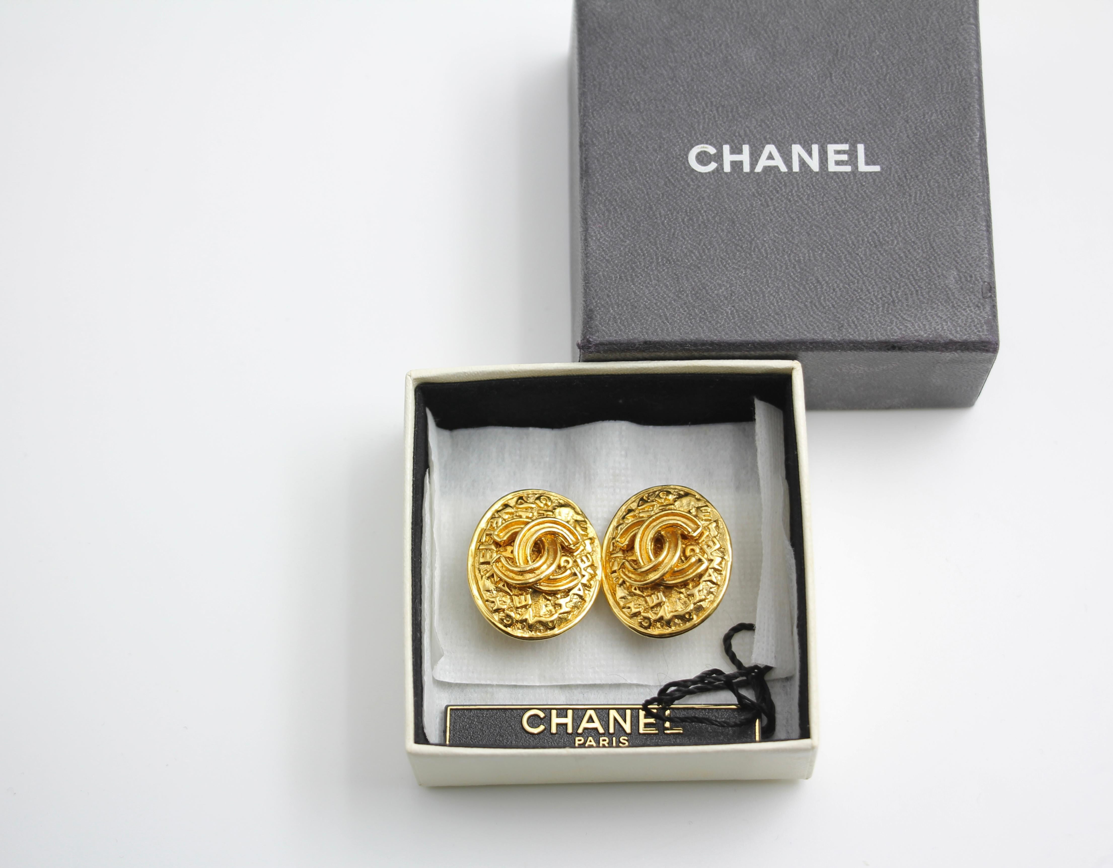 CHANEL Chanel Vintage 95A Gold Plated Egg Shaped Earrings - Onesize Fashion Jewellery - Used fashion item from Top Quality Luxury Designers Bag