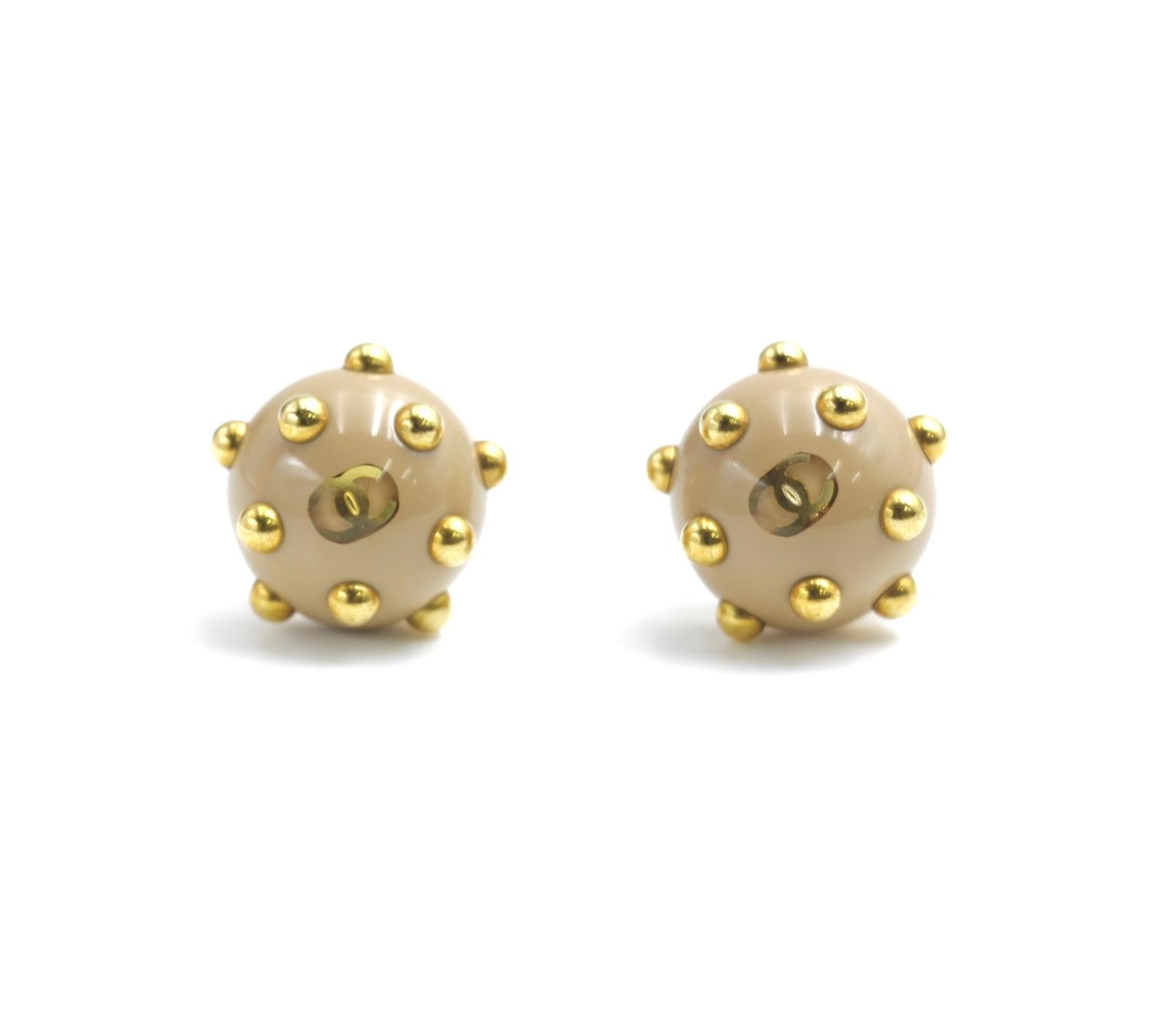 CHANEL Chanel Vintage 00A Resin Khaki Brown Gold Dot Earrings - Onesize Fashion Jewellery - Used fashion item from Top Quality Luxury Designers Bag