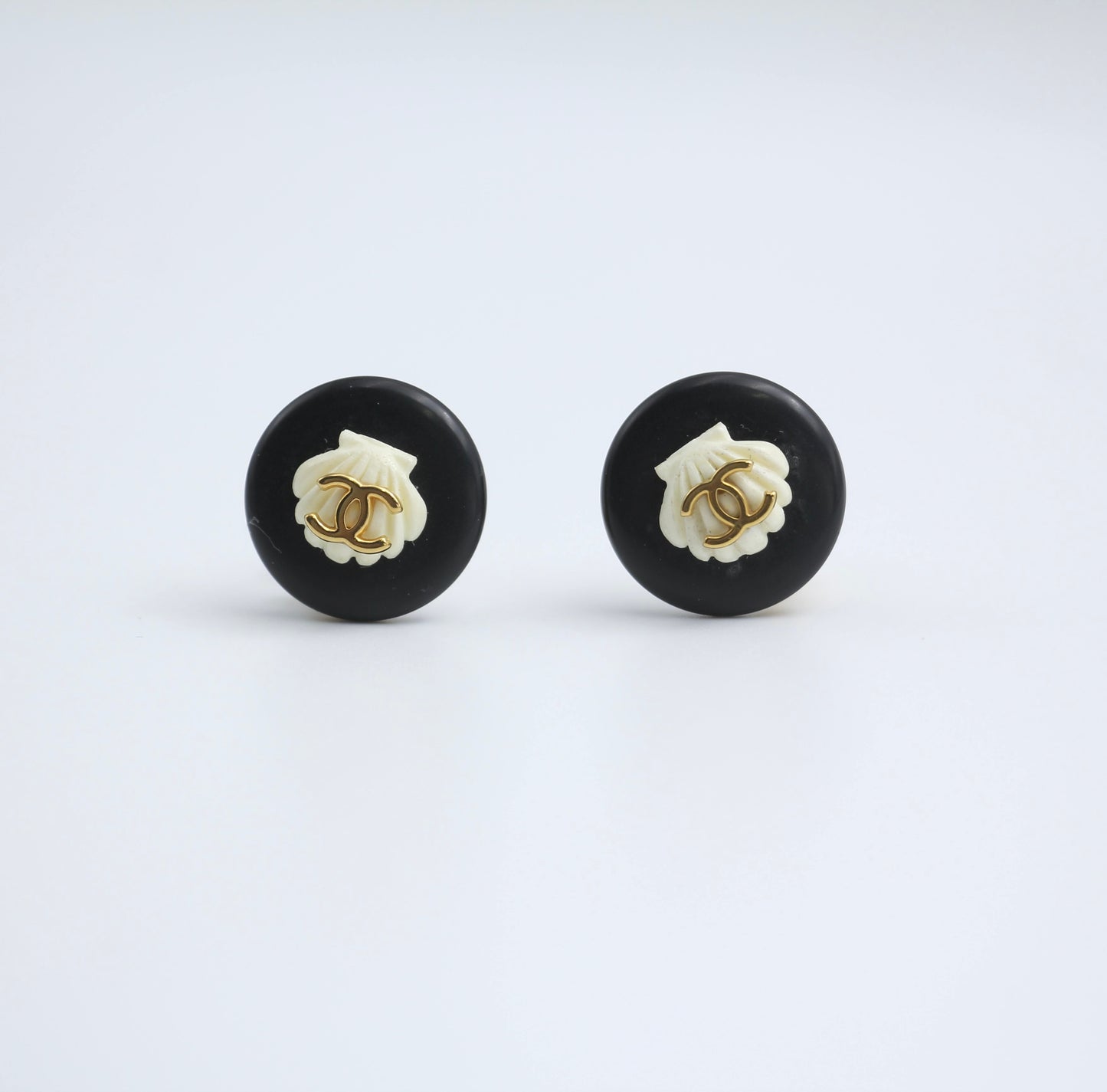 Chanel Vintage 96C Gold Plated Black And White Shell Earrings