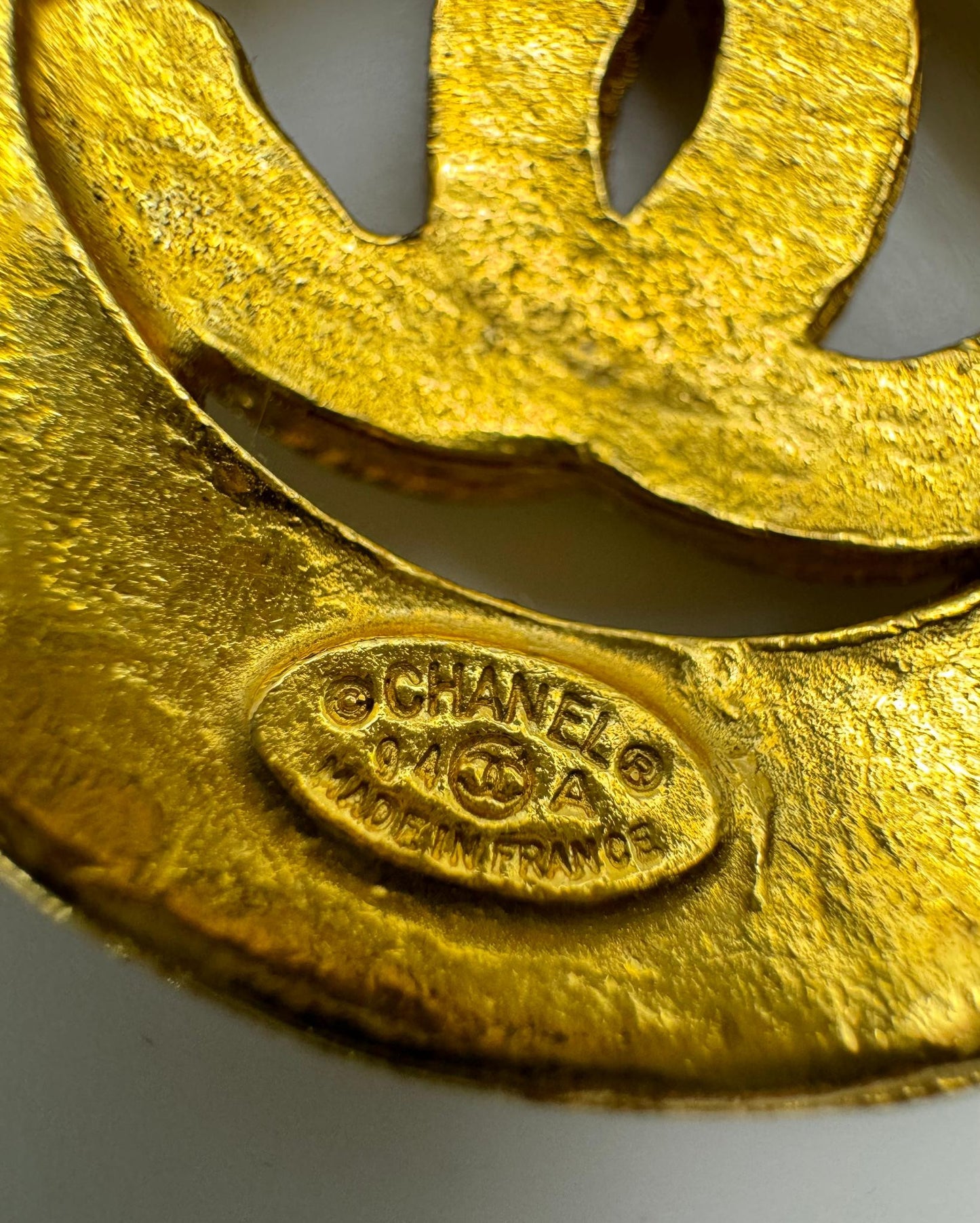 Chanel Vintage 94A Gold Plated Medal Pendant Long Necklace