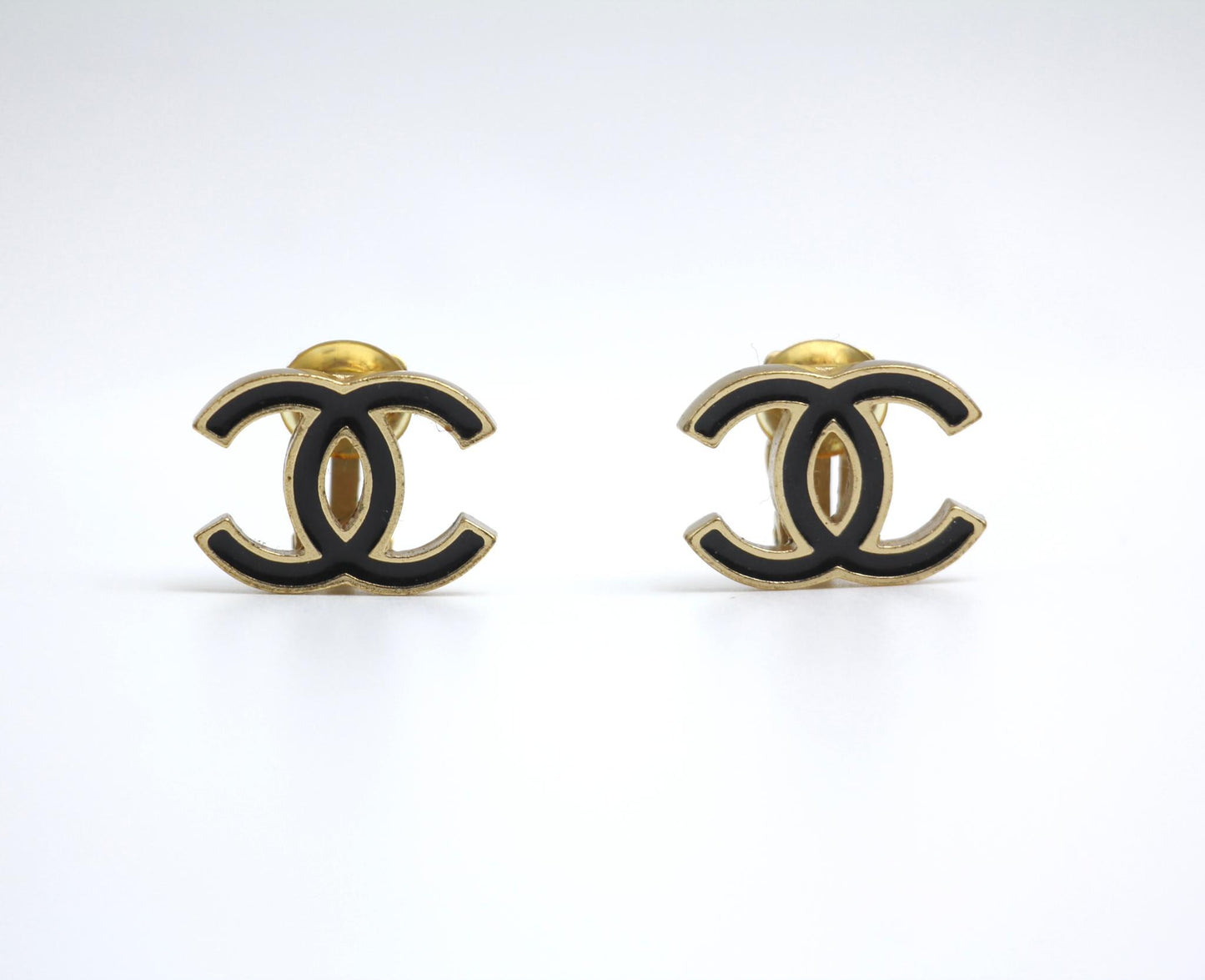 CHANEL Chanel Vintage 03A Enamel Classic Black Cc Earrings - Onesize Fashion Jewellery - Vintage fashion from Top Quality Luxury Designers Bag