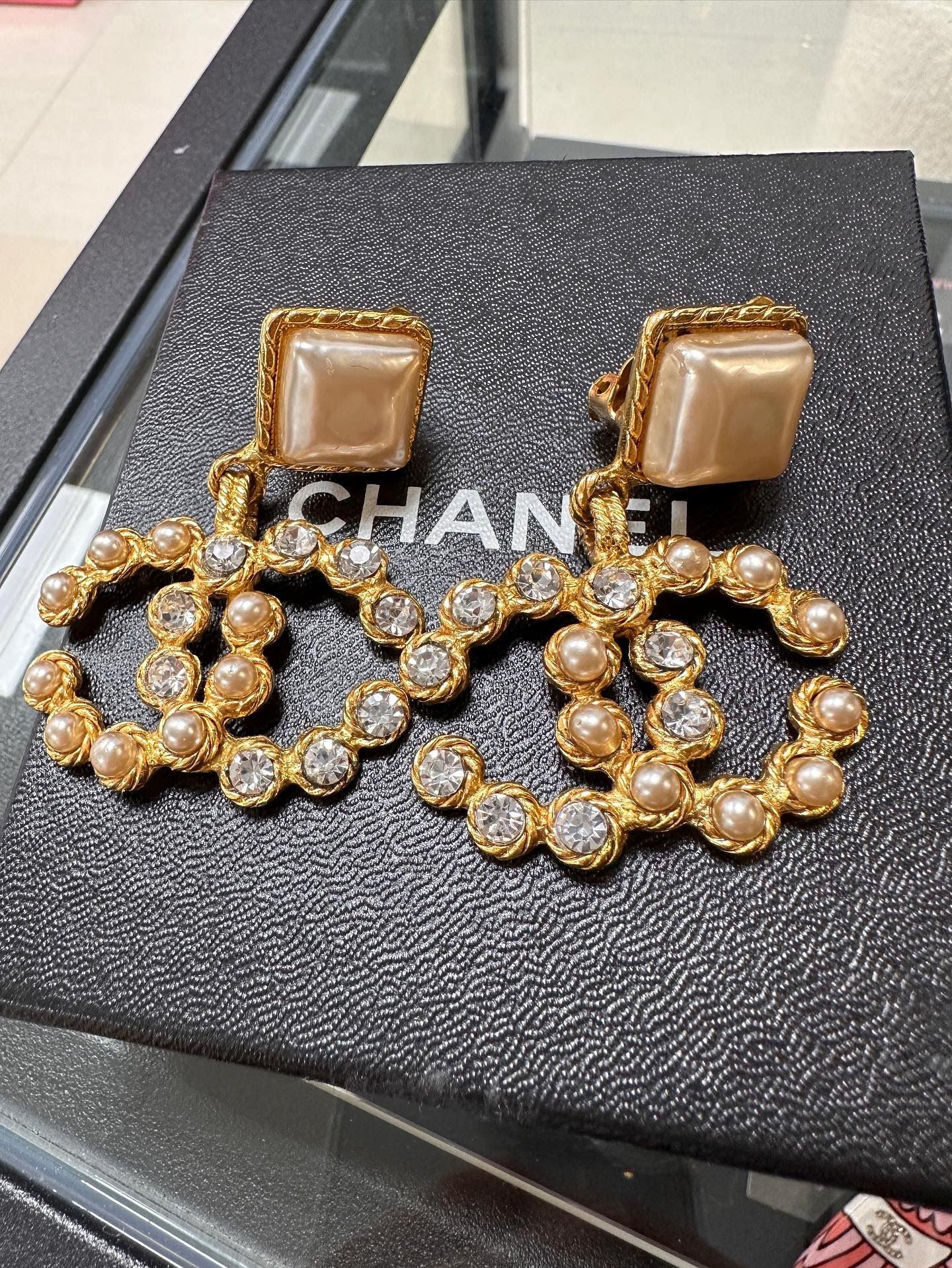 CHANEL Chanel Vintage 91 Rhombus Imitation Pearl Large Cc Clip-On Earrings - Onesize Fashion Jewellery - Secondhand luxury from Top Quality Luxury Designers Bag