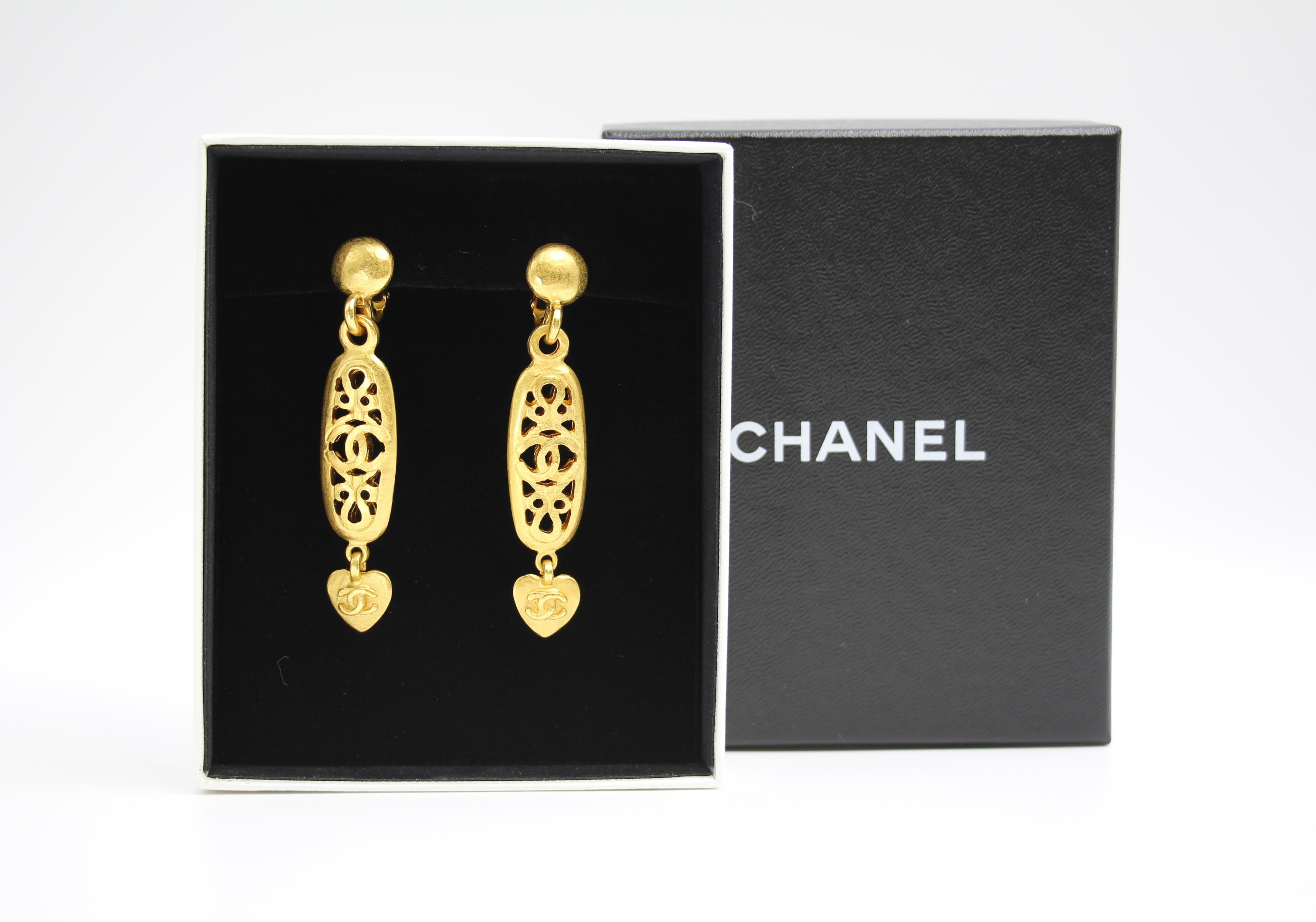 CHANEL Chanel Vintage 95P Gold-Plated Long Love Earrings - Onesize Fashion Jewellery - Used fashion item from Top Quality Luxury Designers Bag