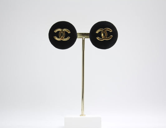 CHANEL Chanel Vintage 86 Black Velvet Gold-Plated Round Large Cc Earrings - Onesize Fashion Jewellery - Used fashion item from Top Quality Luxury Designers Bag
