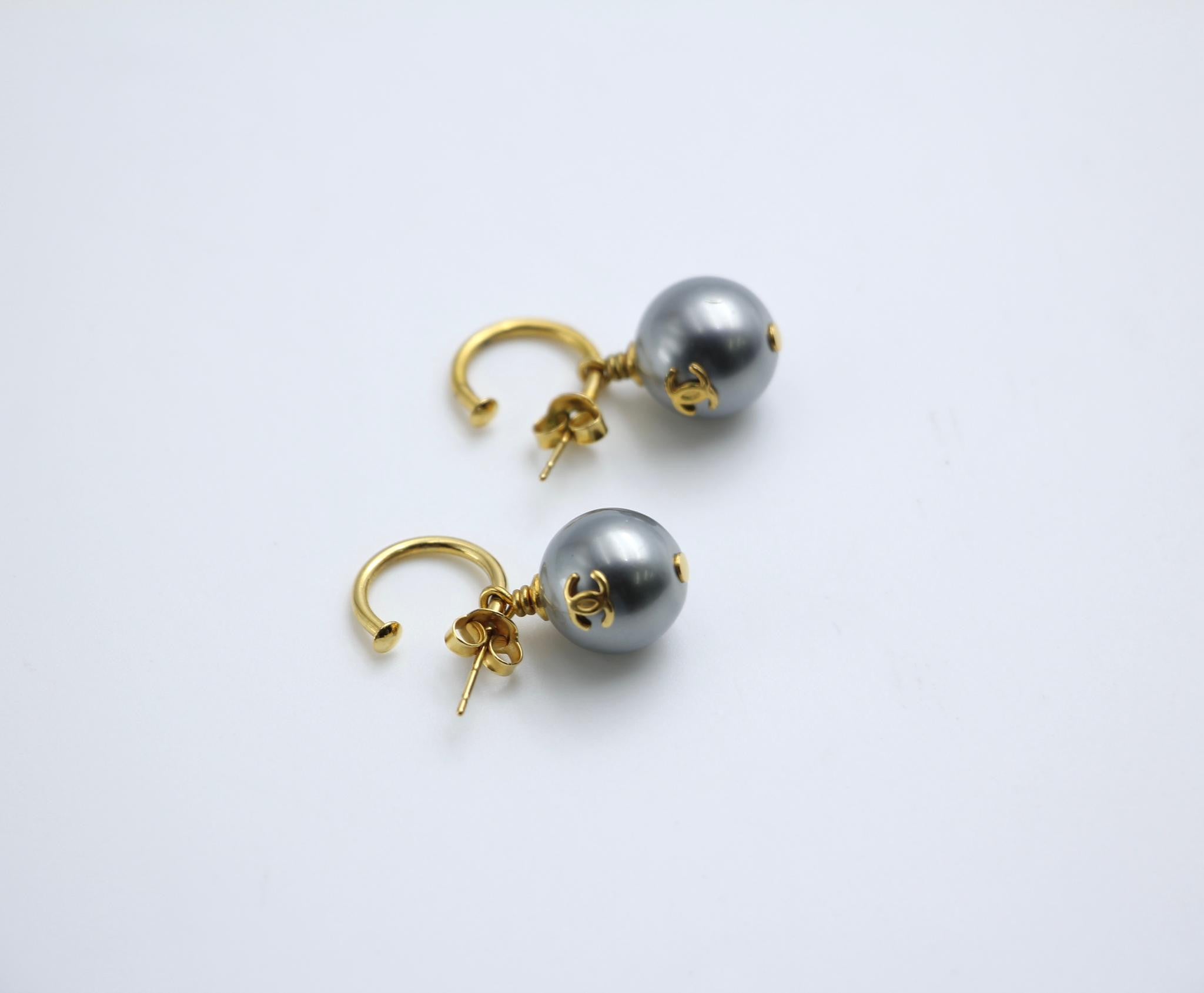 CHANEL Chanel Vintage 02 Imitation Pearl Gray Wave Dangle Earrings - Onesize Fashion Jewellery - Used fashion item from Top Quality Luxury Designers Bag