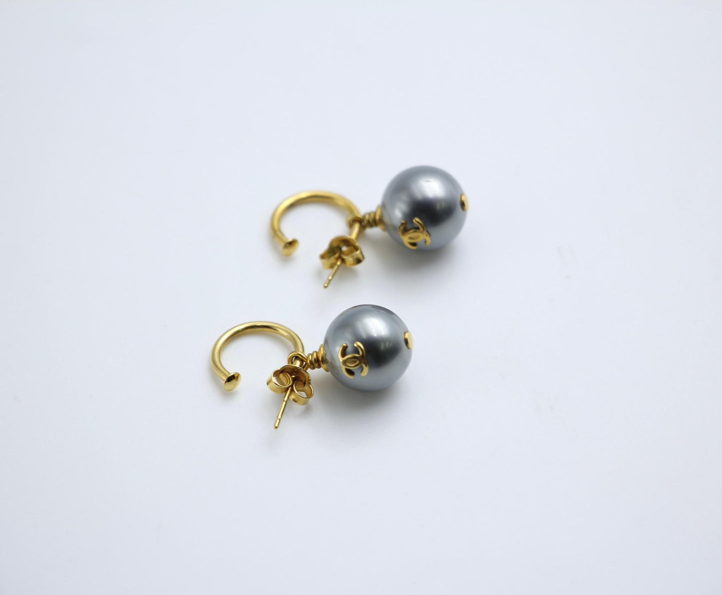 CHANEL Chanel Vintage 02 Imitation Pearl Gray Wave Dangle Earrings - Onesize Fashion Jewellery - Used fashion item from Top Quality Luxury Designers Bag