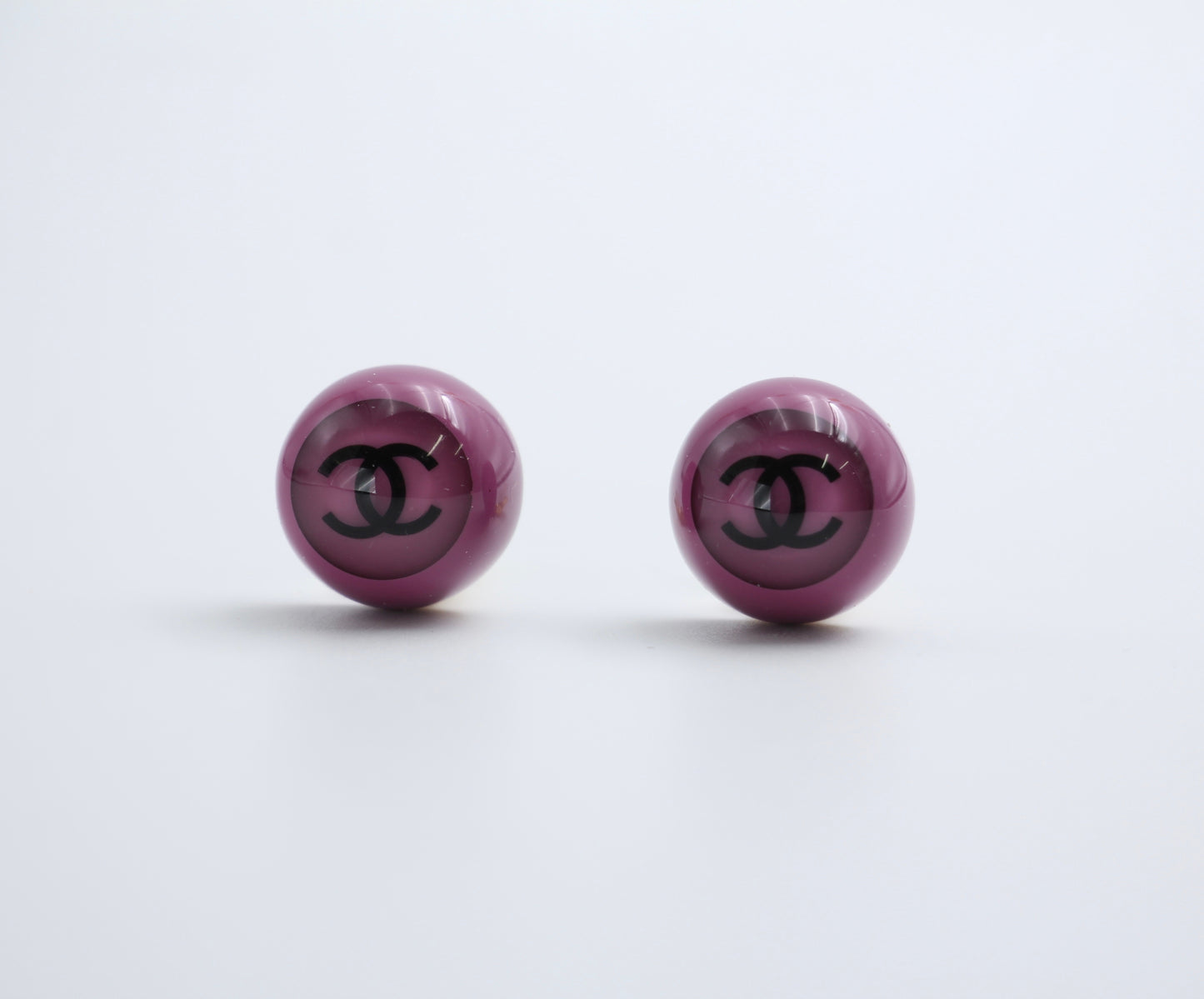 CHANEL Chanel Vintage 01P Resin Purple Round Wave Earrings - Onesize Fashion Jewellery - Vintage fashion from Top Quality Luxury Designers Bag