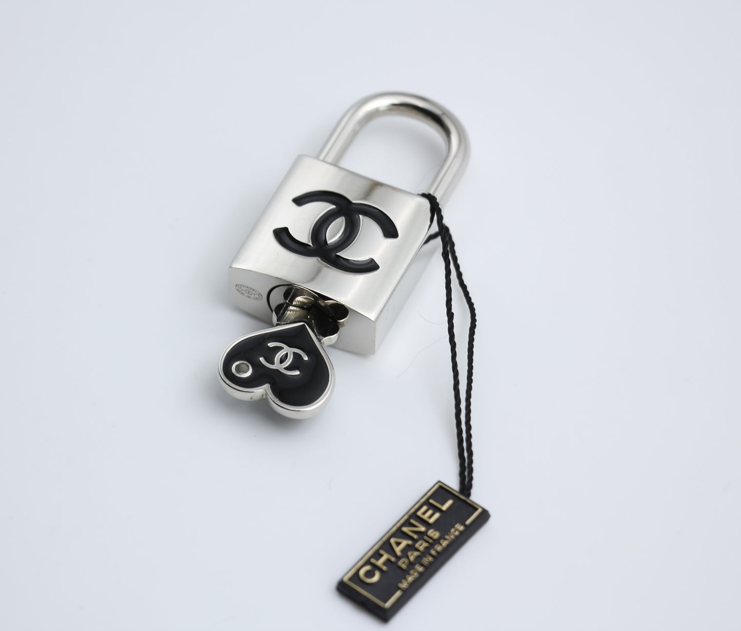 CHANEL Chanel Vintage 07P Metal Heart-Shaped Key - Onesize Accessories - Used fashion item from Top Quality Luxury Designers Bag