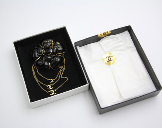 CHANEL Chanel Vintage 02A Imitation Pearl Black Camellia Three Cc Brooch - Onesize Fashion Jewellery - Secondhand luxury from Top Quality Luxury Designers Bag