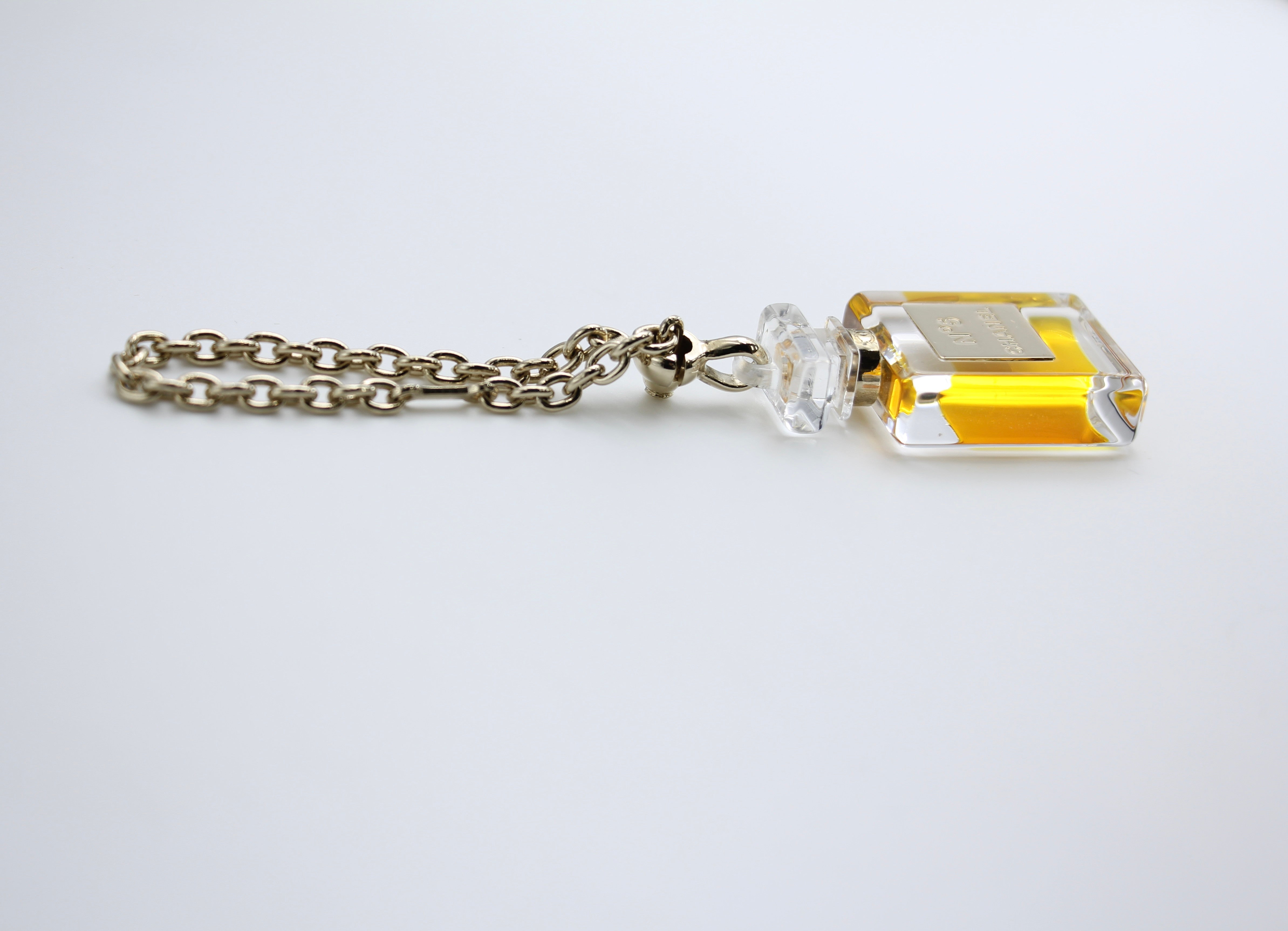 CHANEL Chanel Vintage 04P Gold Plated No 5 Perfume Bottle Handbag Charm - Onesize handbag - Used fashion item from Top Quality Luxury Designers Bag