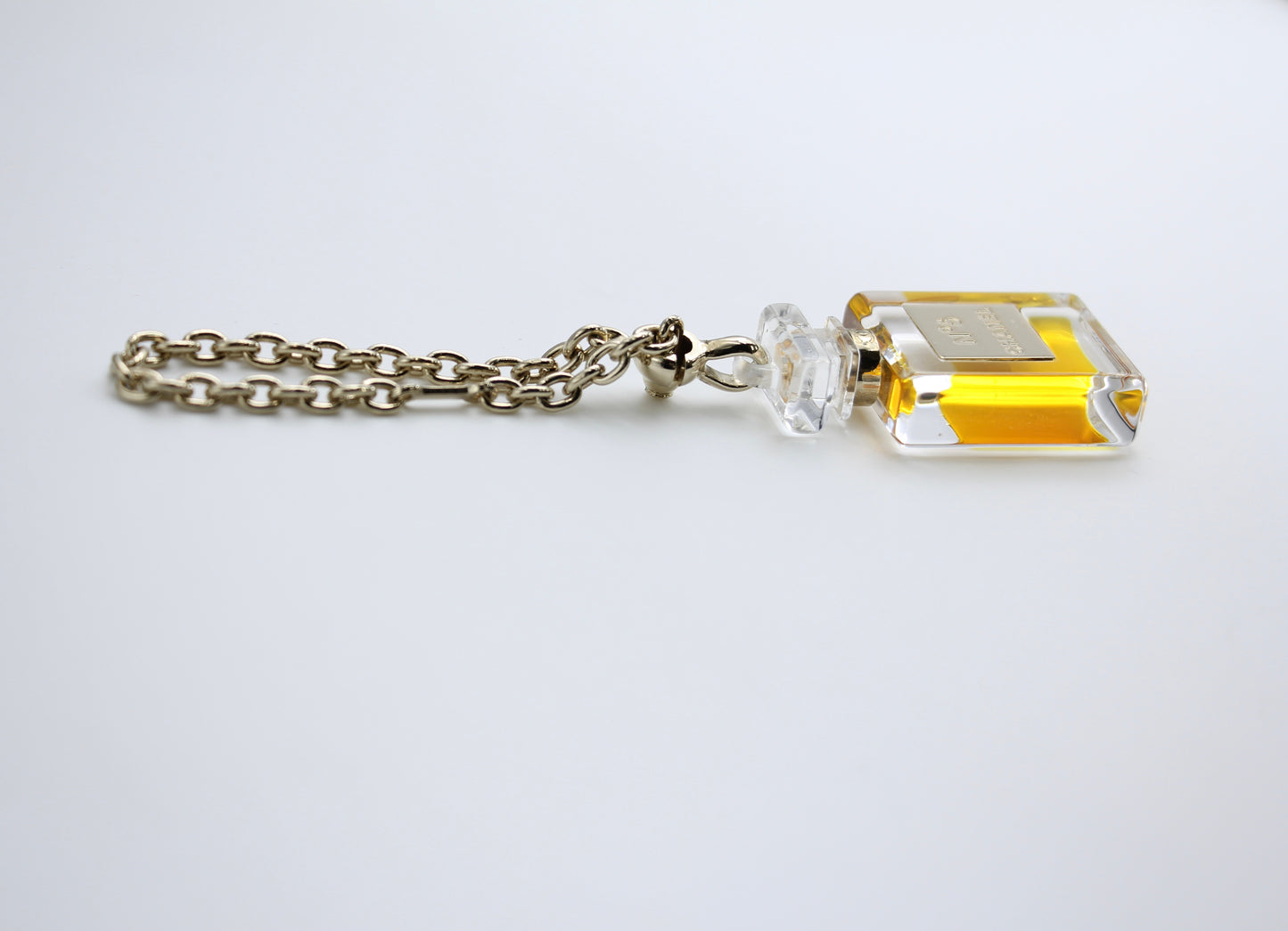 CHANEL Chanel Vintage 04P Gold Plated No 5 Perfume Bottle Handbag Charm - Onesize handbag - Used fashion item from Top Quality Luxury Designers Bag