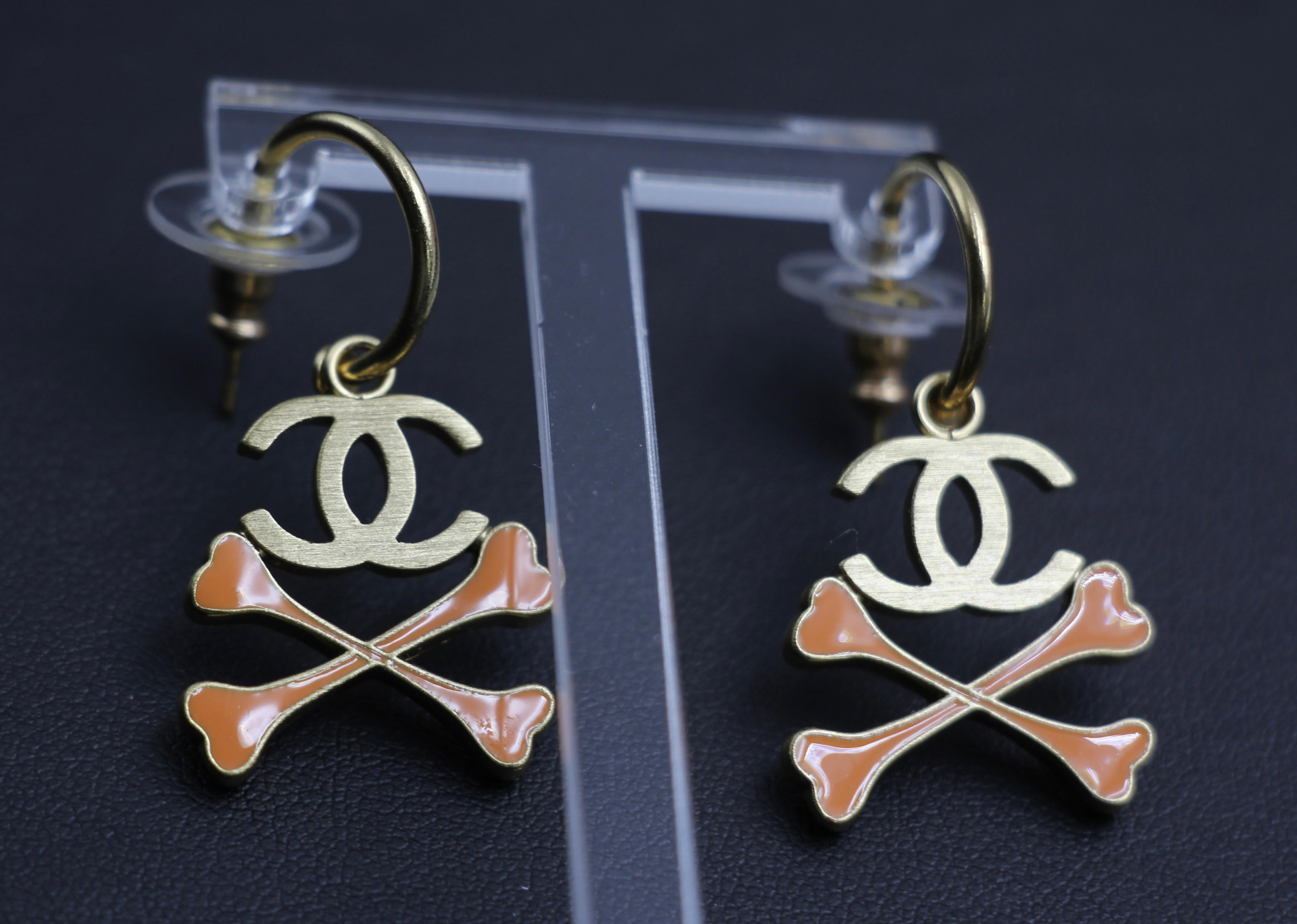 CHANEL Chanel Vintage 03P Enamel Skull Orange Earrings - Onesize Fashion Jewellery - Vintage fashion from Top Quality Luxury Designers Bag