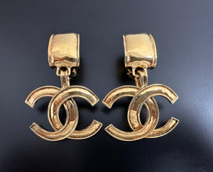 Chanel Vintage 94P Gold-Plated Bright Gold Characteristic Pendant Large Ear Clips