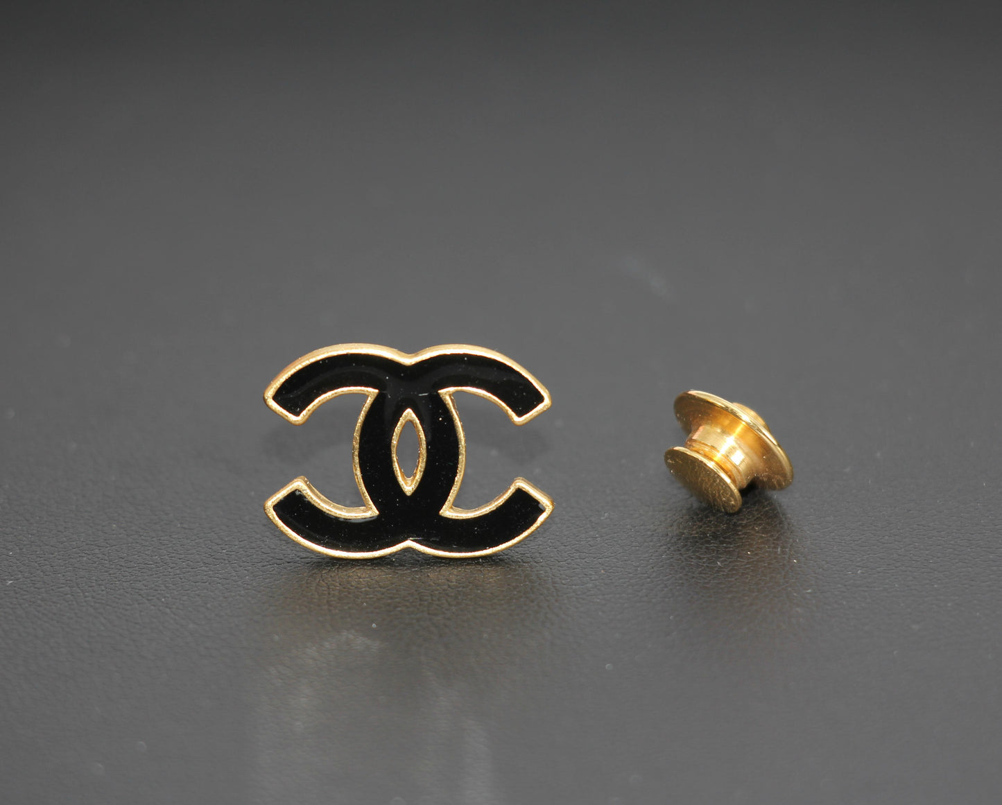 CHANEL Chanel Vintage 02A Enamel Classic Cc Brooch - Onesize Fashion Jewellery - Secondhand luxury from Top Quality Luxury Designers Bag