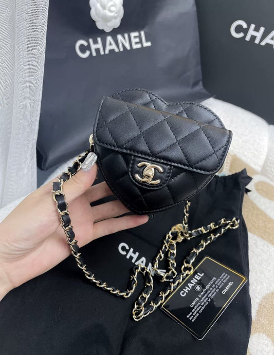 CHANEL Chanel Heart Clutch with Chain 22S Mini Black Lambskin - Mini Mini Bag - Secondhand luxury from Top Quality Luxury Designers Bag