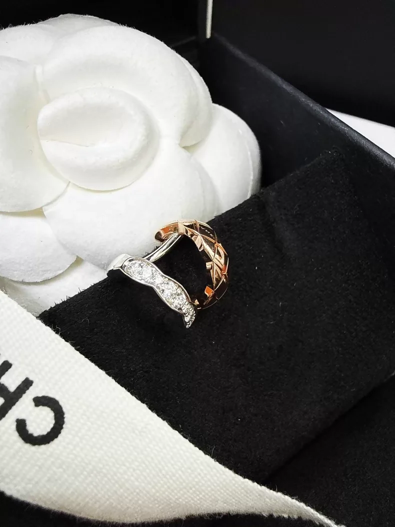 Chanel Coco Crush 18K Two-Tone Quilted Diamond-Set White Gold Single Earring