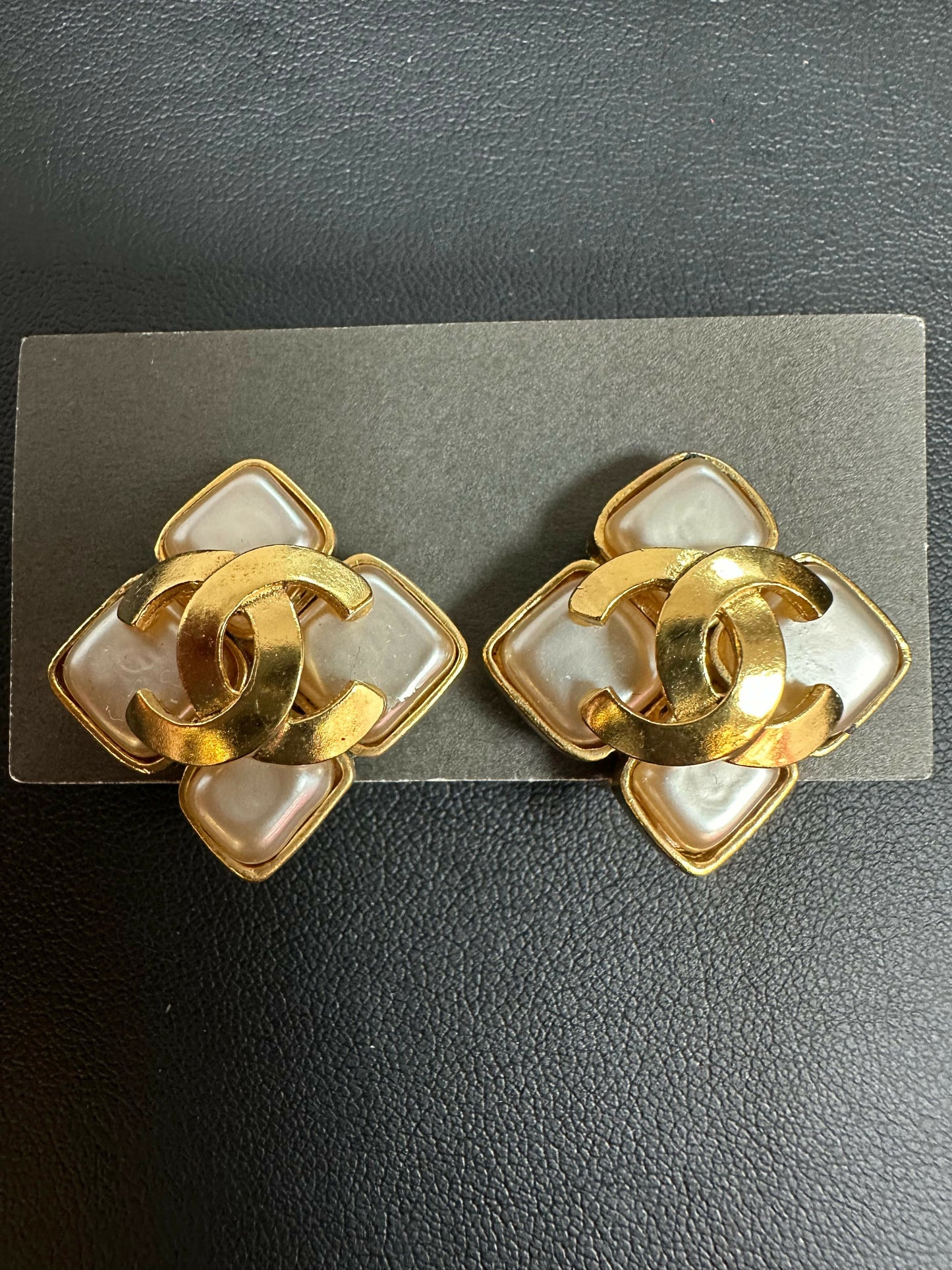Chanel Vintage 95 Imitation Pearl Gold Plated Rhombus CC Clip-on Earrings