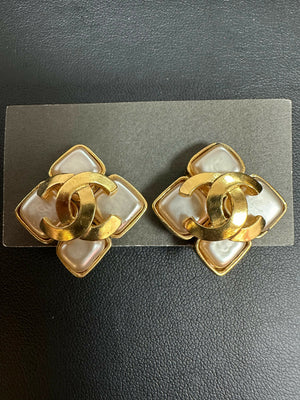 Chanel Vintage 95 Imitation Pearl  Gold Plated Rhombus CC Clip-on Earrings