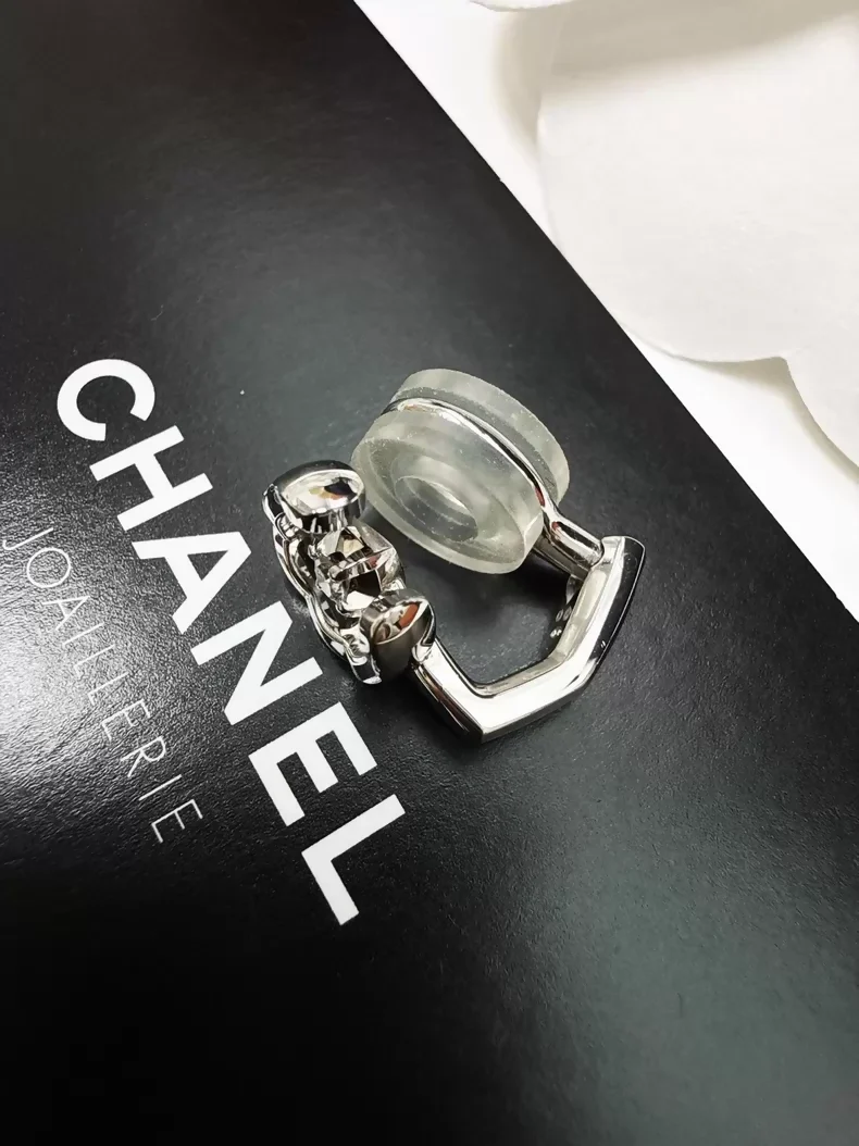 Chanel Coco Crush single clip-on earring, white gold, single diamond,