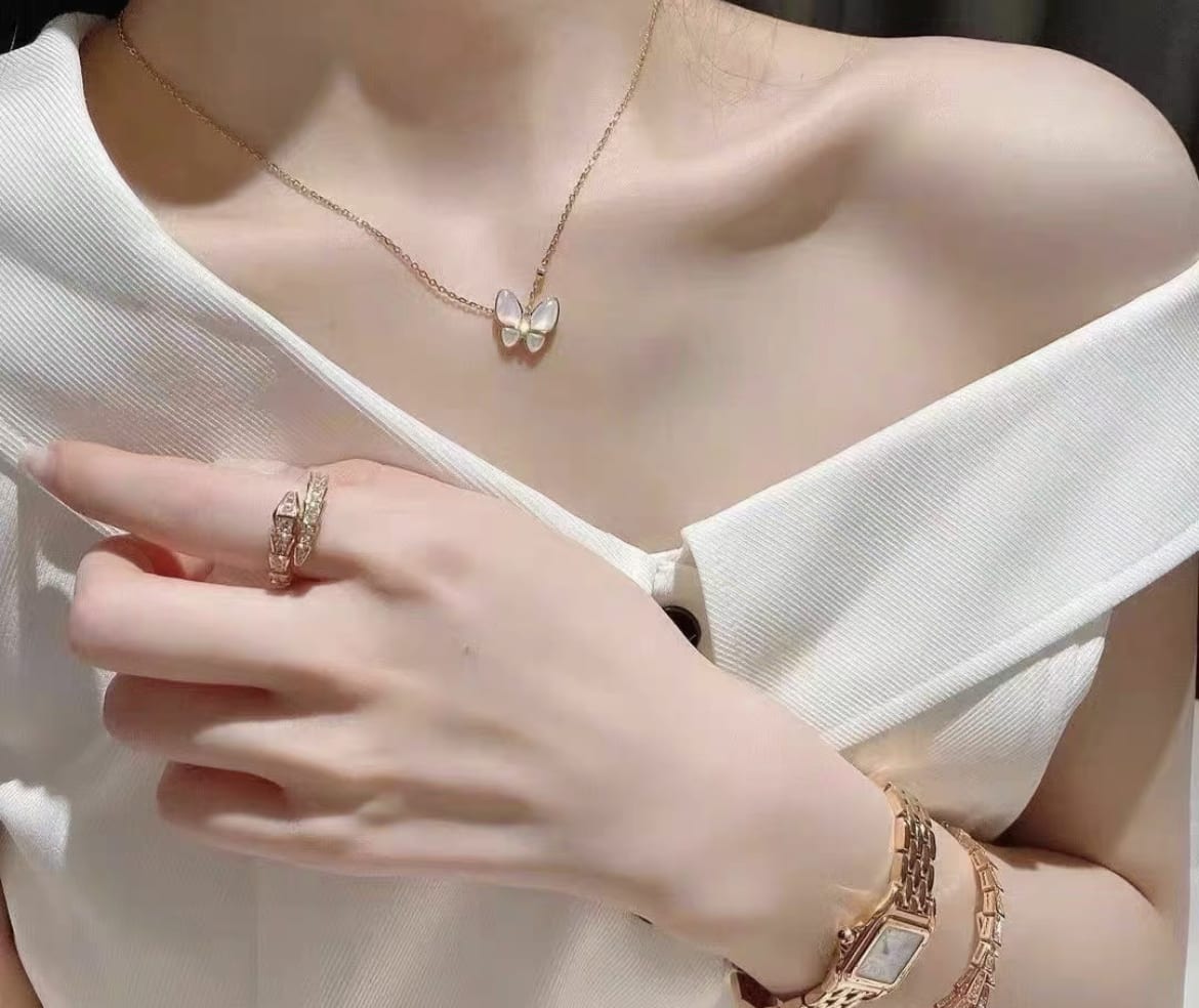 VCA Van Cleef  Arpels butterfly rose gold mother-of-pearl diamond necklace