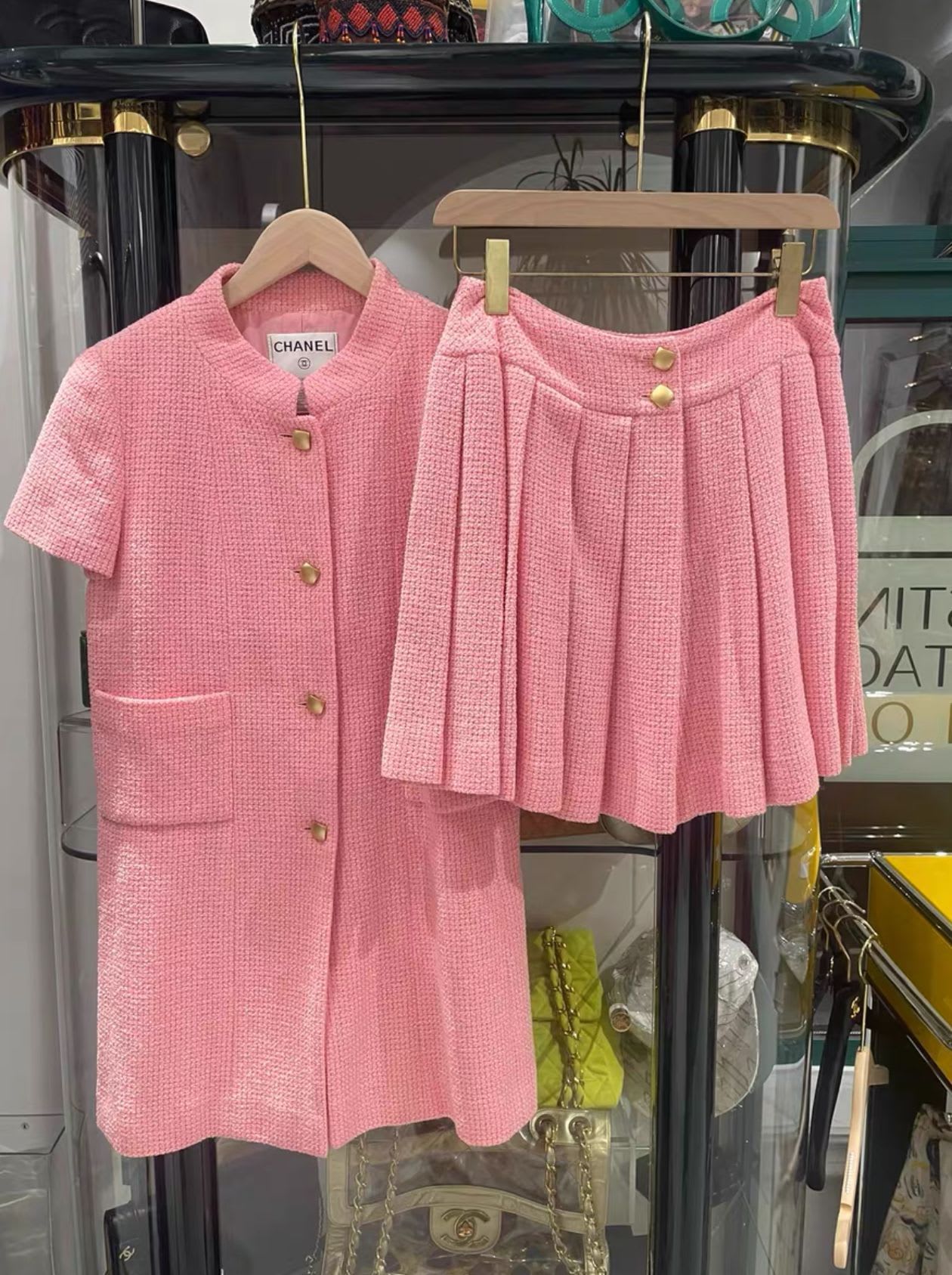 CHANEL Chanel pink suit jacket ➕ pleated skirt - 38 Jacket - Vintage fashion from Top Quality Luxury Designers Bag