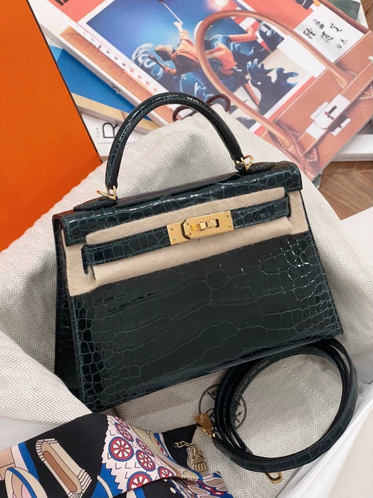 Hermès Mini Kelly 20 pine green 6O shiny crocodile leather gold hardware
