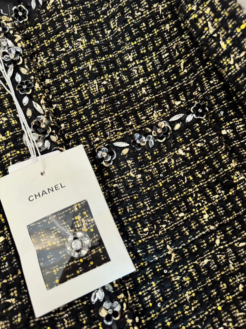Chanel 25A Black and Gold tweed Jacket