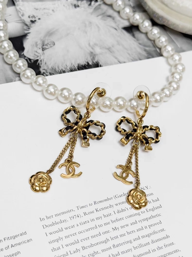 Chanel Métiers dArt black and gold leather chain with bow earrings
