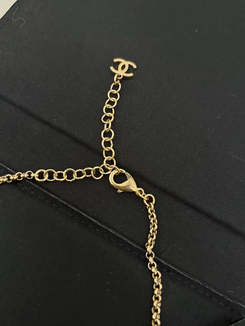 Chanel 25C Gold Shell Double C Necklace