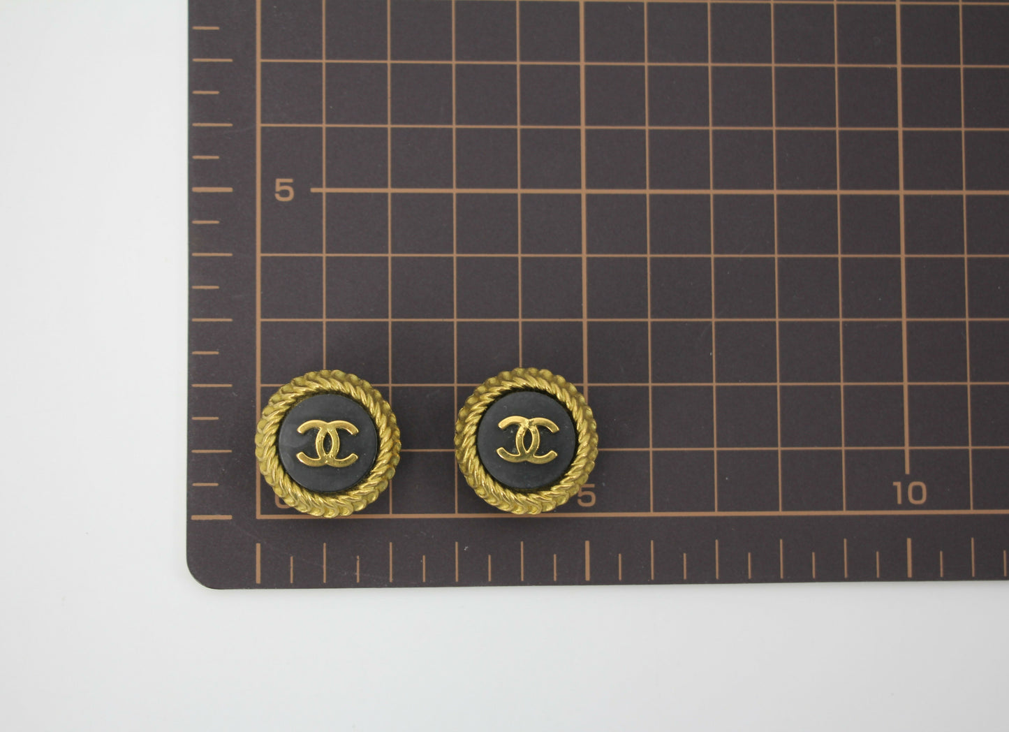 Chanel Vintage 95P Resin Spring/Summer Black Gold CC Round Wave Pattern Earrings