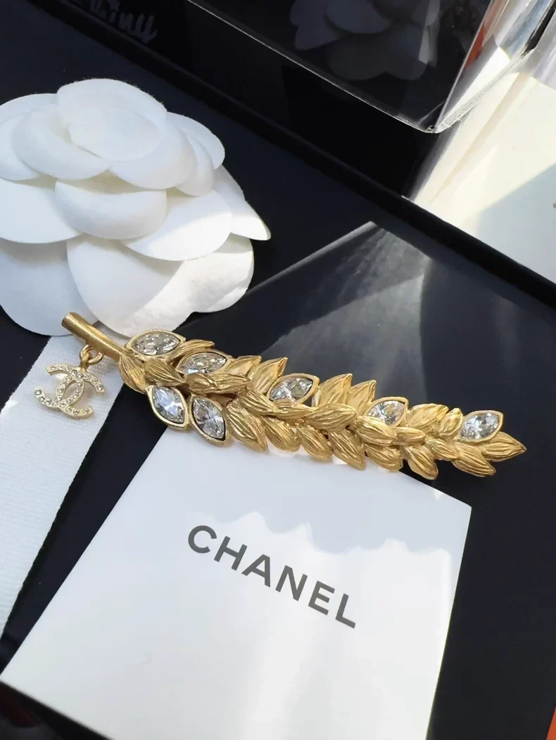 Chanel 20A gold rhinestone wheat logo pendant brooch