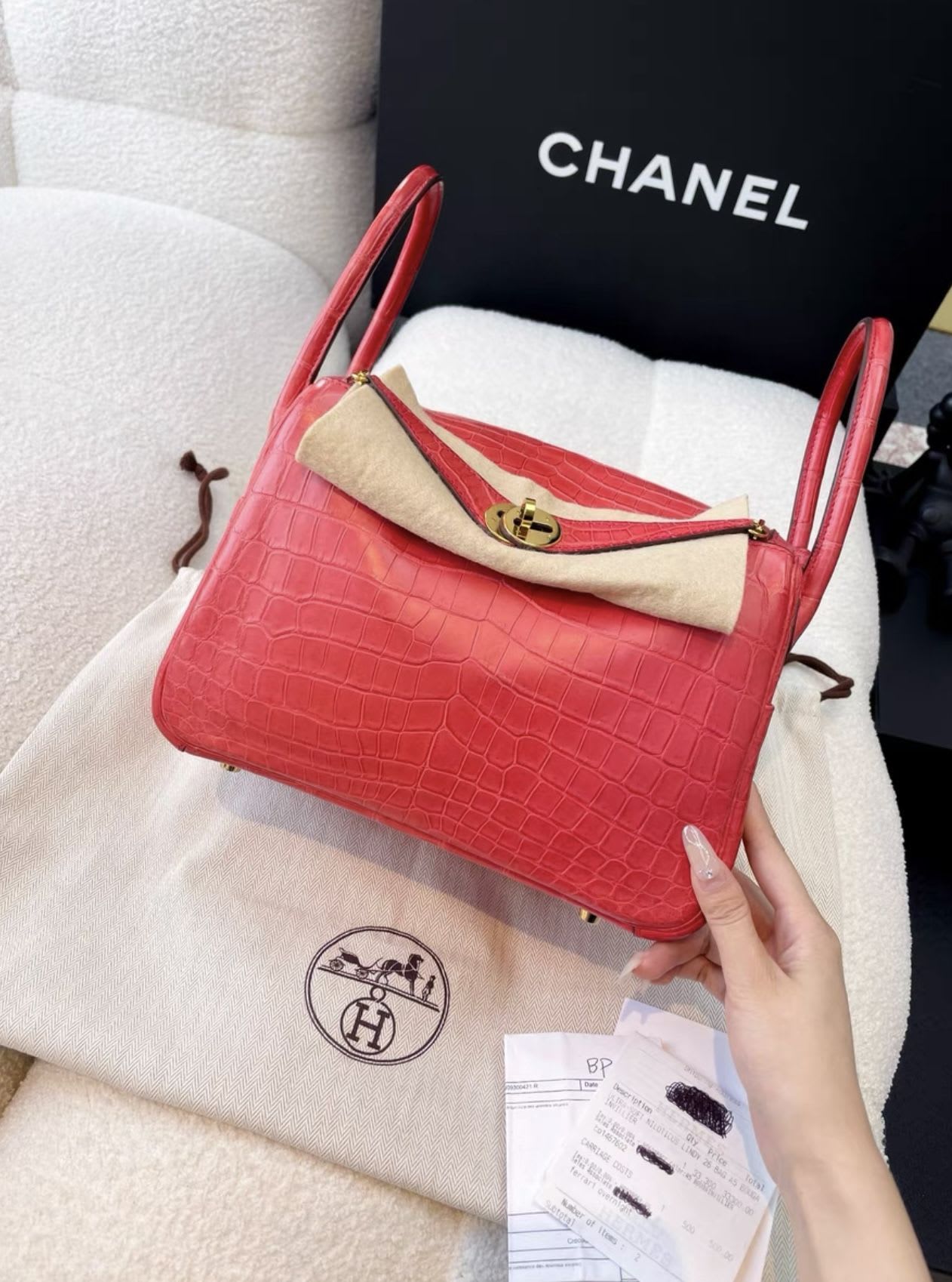 Hermès Hermes Lindy26,  red gold buckle two-point matte crocodile leather - Lindy26 Bucket Bag - Secondhand luxury from Top Quality Luxury Designers Bag