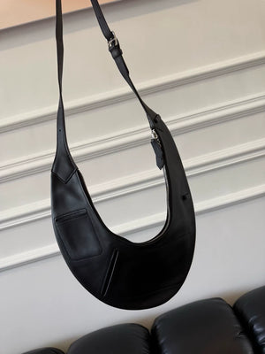 Hermès reversible black and silver clutch presented on the catwalk in 2023