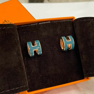 Hermès Medium H Earrings in Emerald