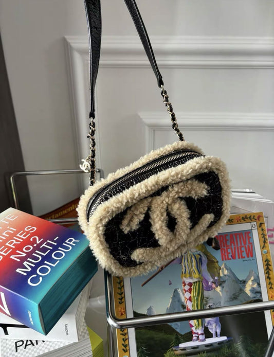 CHANEL Chanel fur bag 2019 - Small Crossbody Bag - Secondhand luxury from Top Quality Luxury Designers Bag