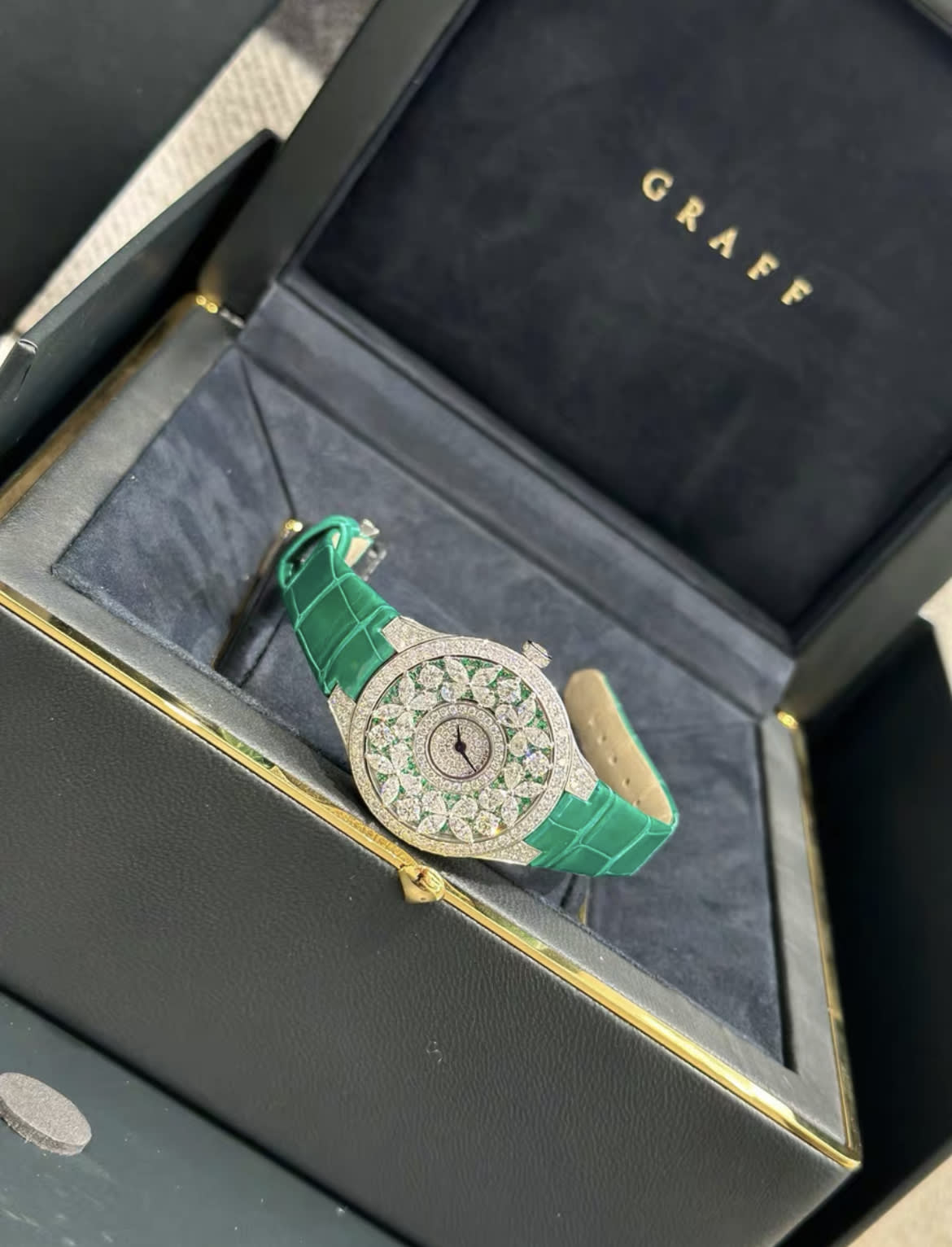 Graff classic butterfly emerald  diamond watch