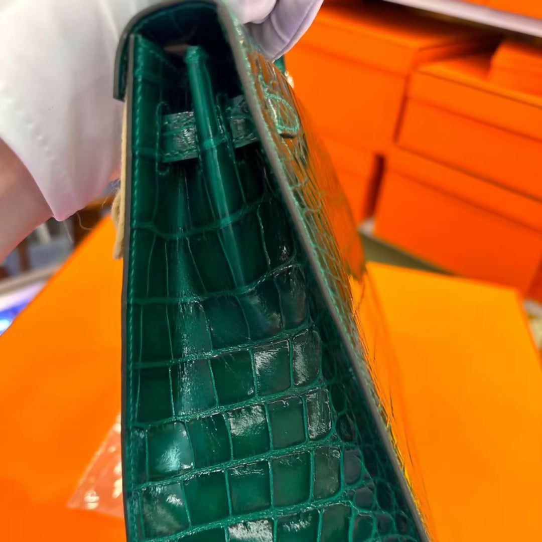Hermès Kelly 25 Emerald Green shiny Crocodile with Palladium Hardware