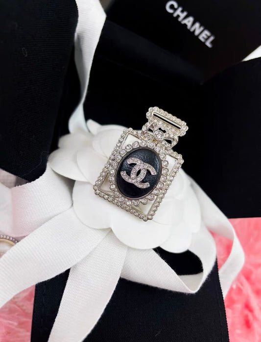 CHANEL Chanel silver diamond perfume bottle brooch - One size Fashion Jewellery - Secondhand luxury from Top Quality Luxury Designers Bag