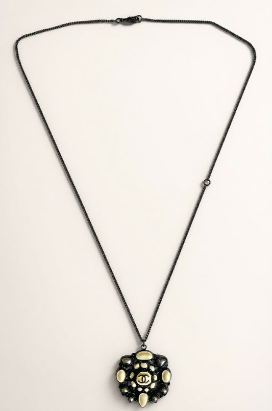 Rare Chanel 12A Paris Bombay White Metallic Grey Ruthenium Pendant Necklace