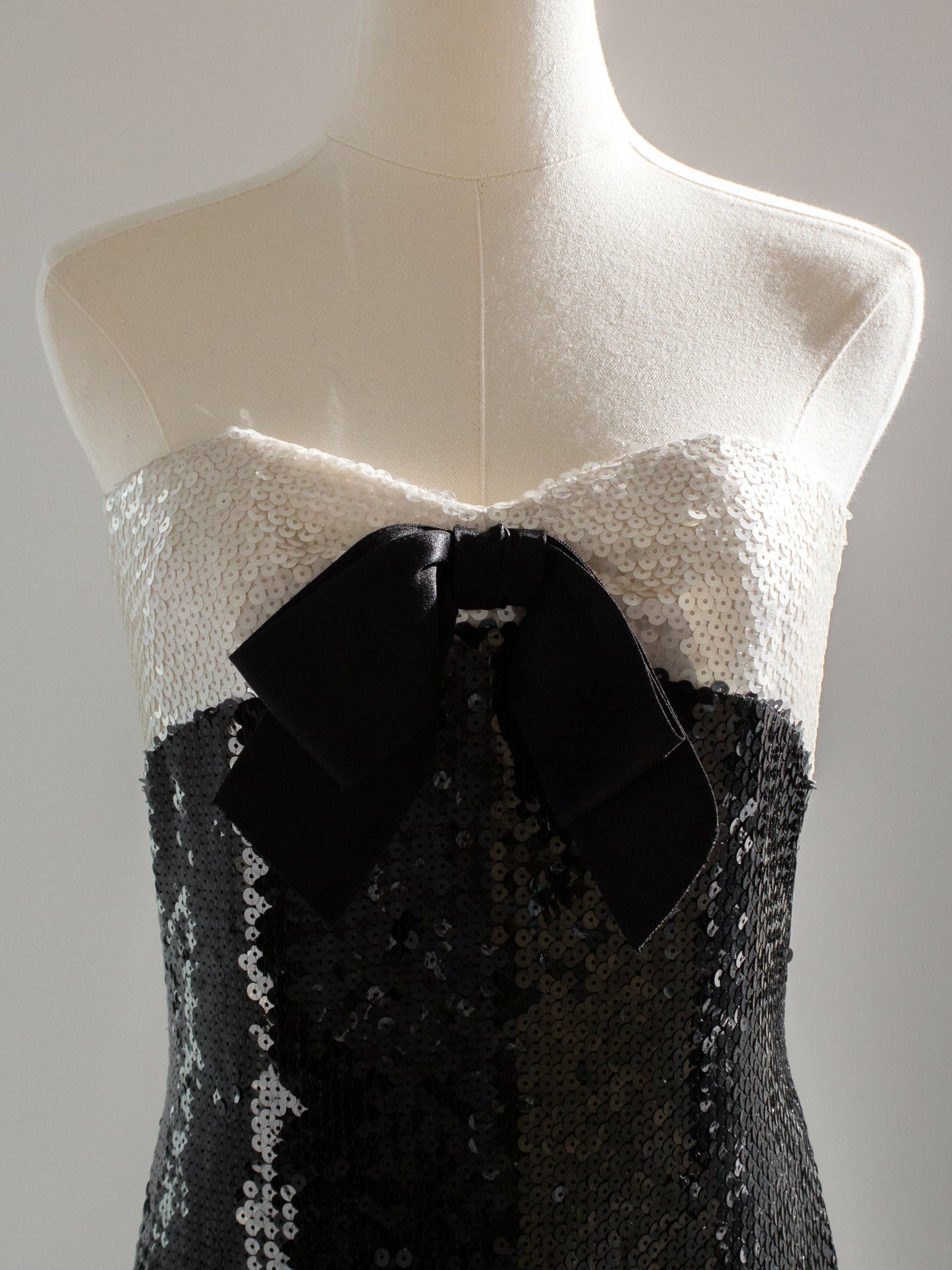 chanel vintage spring 1987 black white sequin embellished bow mini dress 4