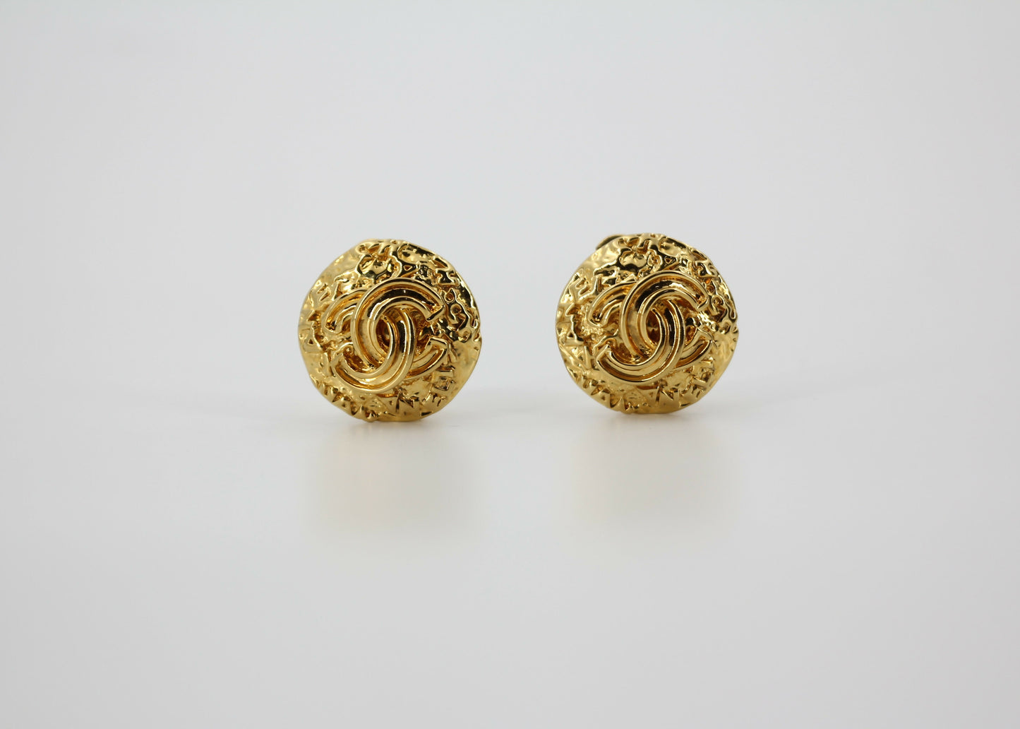 Chanel Vintage 95A Gold Plated Embossed Round CC Clip-on Earrings