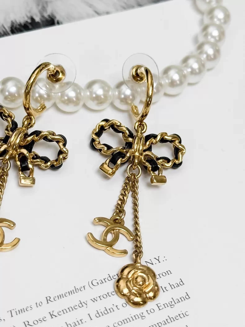 Chanel Métiers dArt black and gold leather chain with bow earrings