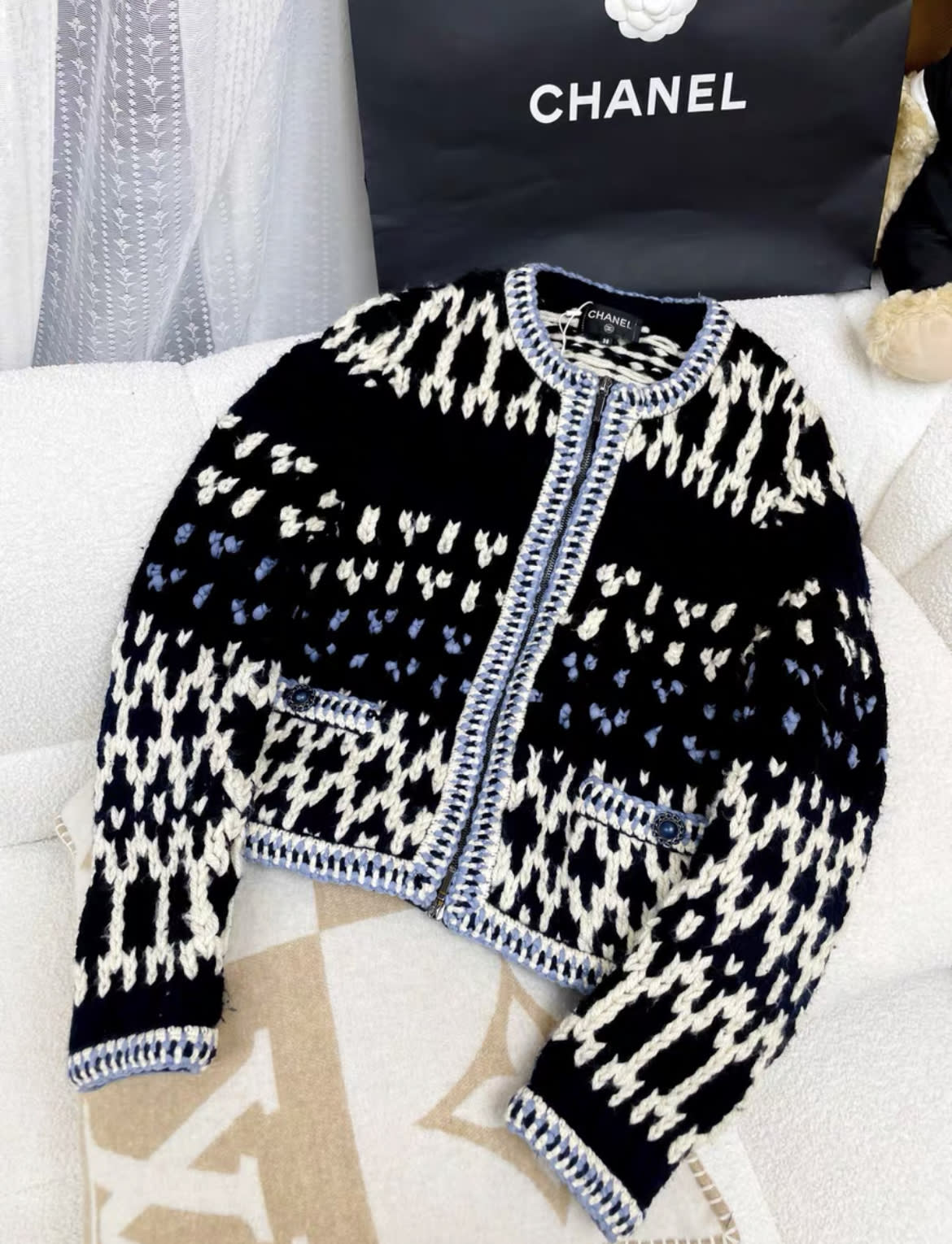 CHANEL Chanel size 38 blue and white mixed color knitted cardigan - Medium Cardigan - Used fashion item from Top Quality Luxury Designers Bag