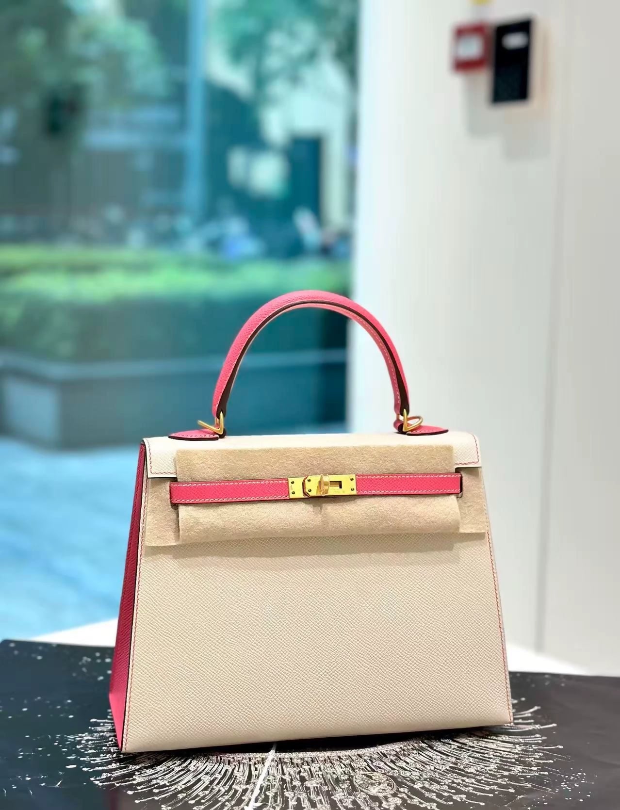 Hermes Kelly 25 craie  pink lipstick Epsom leather brushed gold hardware