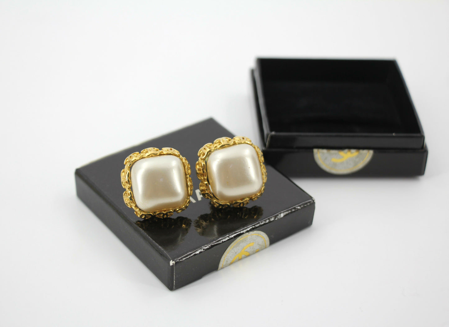 Chanel Vintage 91 Imitation Pearl Square Gold-Plated Clip-on Earrings