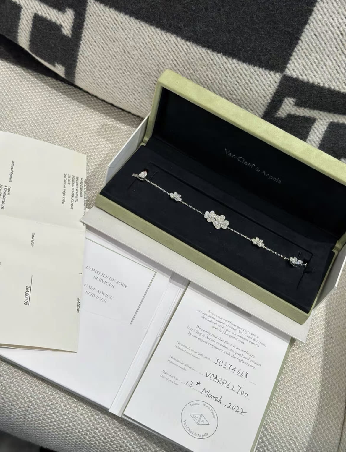 Van Cleef  Arpels VCA Van Cleef  Arpels Frivole platinum full of diamonds and five flowers - One size High Jewellery - Vintage fashion from Top Quality Luxury Designers Bag