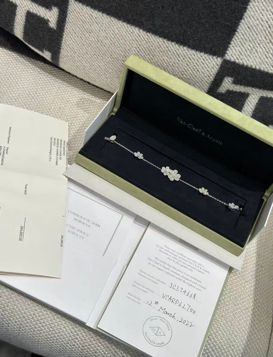 Van Cleef  Arpels VCA Van Cleef  Arpels Frivole platinum full of diamonds and five flowers - One size High Jewellery - Vintage fashion from Top Quality Luxury Designers Bag
