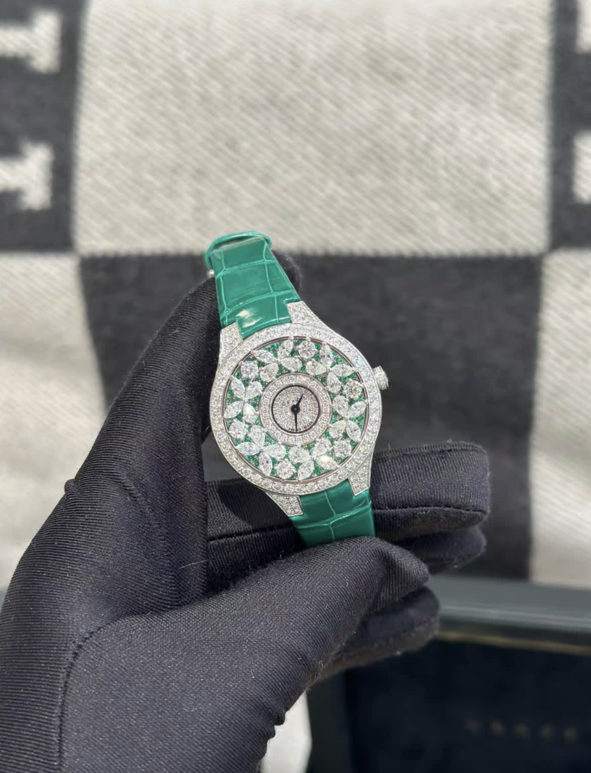 Graff classic butterfly emerald  diamond watch