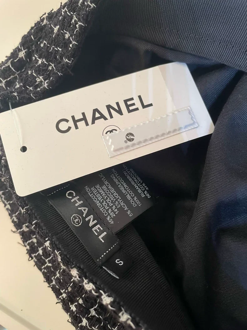 Chanel tweed black and white beret