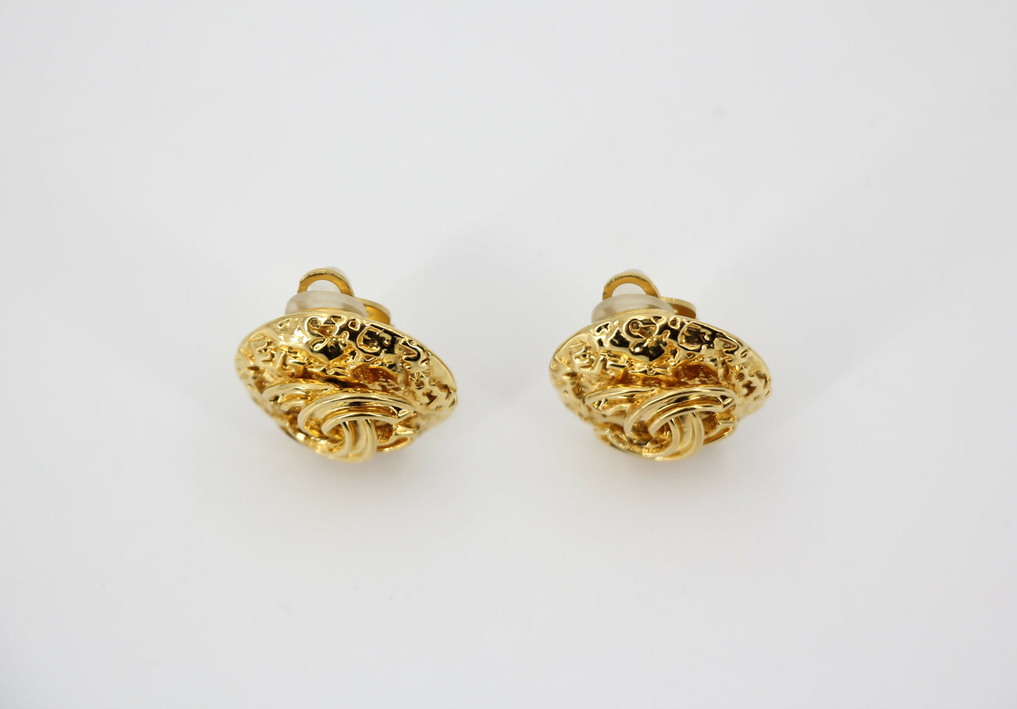 Chanel Vintage 95A Gold Plated Embossed Round CC Clip-on Earrings